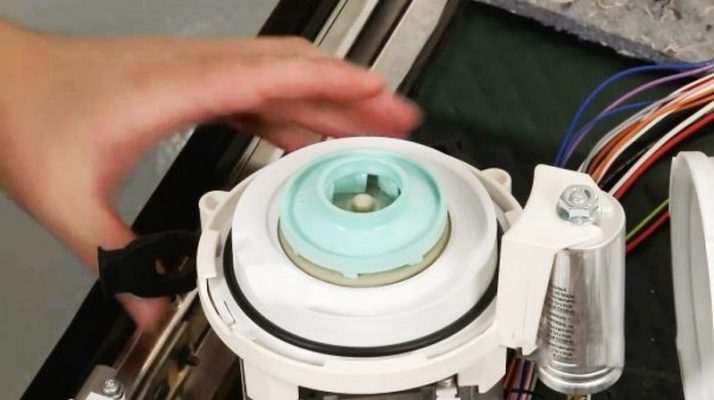 Máy rửa bát Bosch báo lỗi E21 do lỗi cánh quạt Máy rửa bát Bosch báo lỗi E21 do lỗi cánh quạt